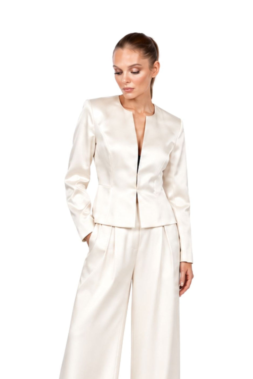 LUCENTE satin tailoring set in Roman Pearl — front close-up