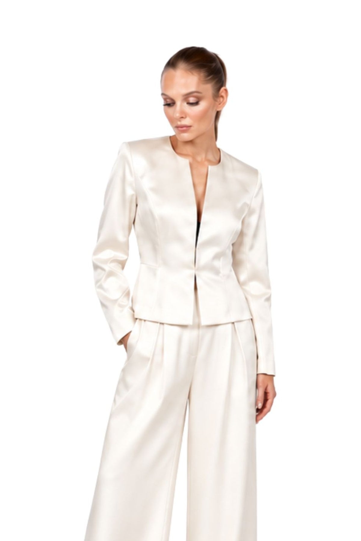 LUCENTE satin tailoring set in Roman Pearl — front close-up