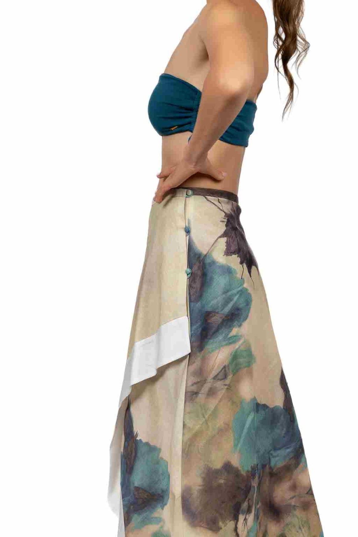 SIENNA wrap skirt in Acquarello di Mare print — waist button detail